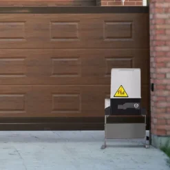 1400 kg motoriseret automatisk skydeportåbner med fjernbetjeninger - effektiv og brugervenlig løsning til din adgang.