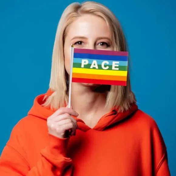 50/100 st Mini Peace Flag Rainbow Pacifist Flag Handhållen Polyester Peace Flagga