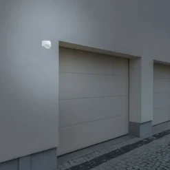 BEVÆGELSES- OG SKUMØRINGSSENSOR 180° - UDENDØRS - IP44 - HVID - SENSOR 12m