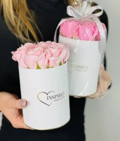 Blomsterkasse Inspiruj - Lyserød kasse med sæberoser - nr. 17 Mix fuchsia grøn gul