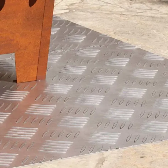 Checker plader i aluminium - Skridsikre trappetrin | Størrelse: 80x50 cm | Farve: Sølv