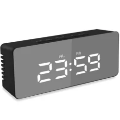 Digital Fjärrstyrd / Rörelseaktiverad WiFi Klocka med Dold Kamera och Nightvision