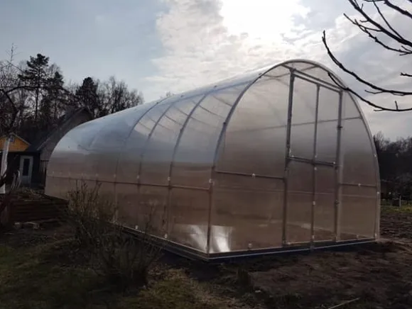 Drivhus KLASIKA RØR 3x10m (30m2) med fundamenter og 4mm polycarbonatbelægning