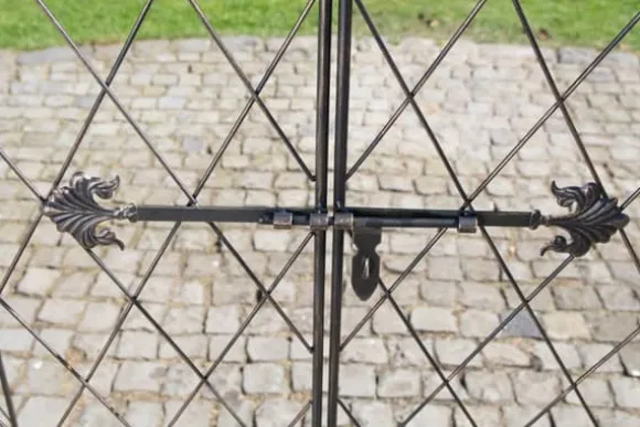 Eksklusiv Iron Rose Arch - Climbing Aid - Holdable & Elegant Design - Garden Accessory