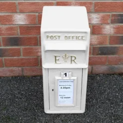 Engelsk postkasse - hvid | Royal Mail Låst postkasse Bryllupsdekoration Dåpsdekorationer Havedekorationer Begivenheder Britisk