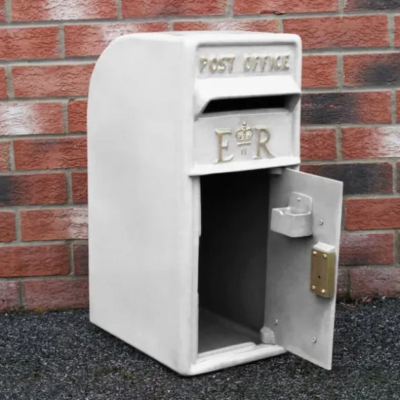 Engelsk postkasse med stativ - hvid | MonsterShop