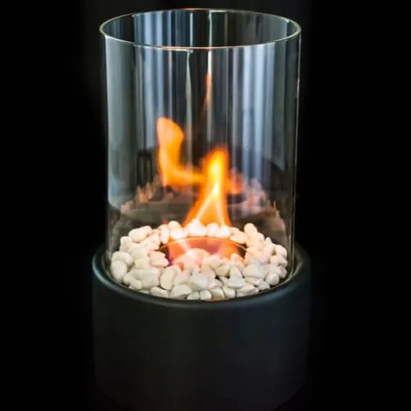 FRITSTÅENDE BIOBURN PEJS TIL BIOBRÆNDSEL PÅ TERRASSEN SORT BORD MED FAST GLAS