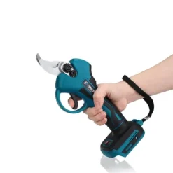 Havebeskærer - Batteridrevet beskæringssaks - 18V - 2 Batterier - Børsteløs Motor - 50 mm Skærediameter - Klinge i Højkulstofstål - EU-Stik - Rød/Sort | CDON