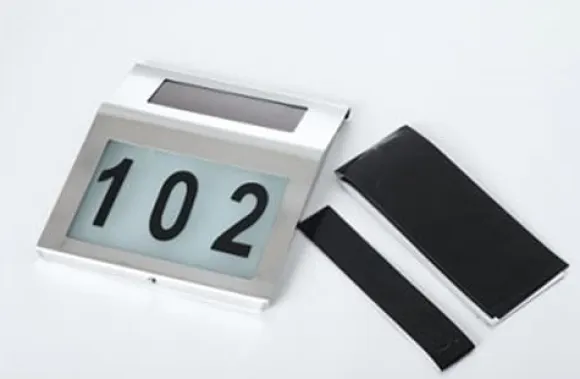 Husnummerlampe med solcellebelysning og hus i rustfrit stål