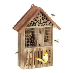 Insekthotel lavet af robust fyrretræ