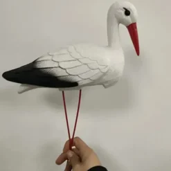OBOSOE Art Deco hvid kranstatue med aftagelige røde trådfødder – holdbar plastik, vejrbestandig udendørs dekoration til have, halloween