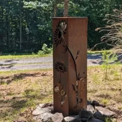 OBOSOE Håndsvejset Rustik Havesøjle - Fe & Svampe Ornament i Metal med Blomstermønster • Klatreplantestøtte • Camouflage Udendørs Kasser