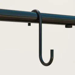 Planteholder 3 niveauer med bøjlestang og kroge 137 cm metal sort