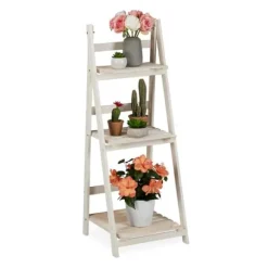 Robust hvid trætrappe med blomstermotiv