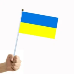 100st Ukraina Handhållna Flaggor 21*30cm Ukrainska nationella Mini Stick Flaggor Fest Festival Parader Fester Dekor