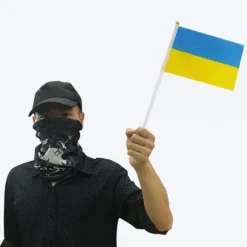 100st Ukraina Handhållna Flaggor 21*30cm Ukrainska nationella Mini Stick Flaggor Fest Festival Parader Fester Dekor