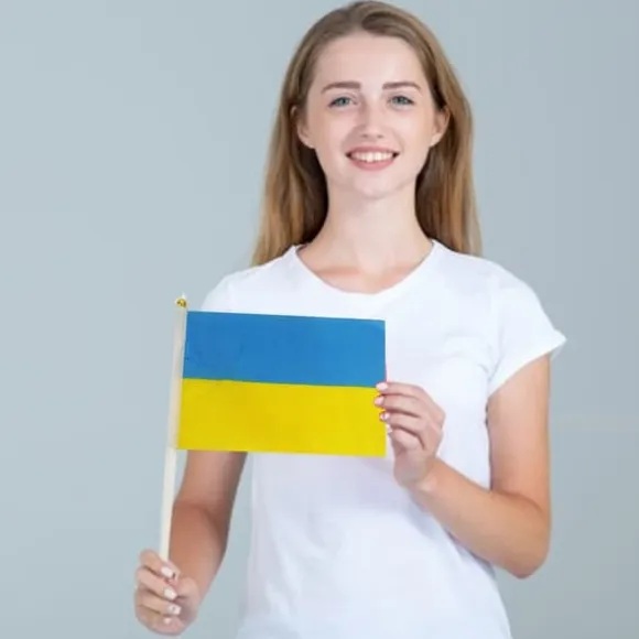 100st Ukraina Handhållna Flaggor 21*30cm Ukrainska nationella Mini Stick Flaggor Fest Festival Parader Fester Dekor