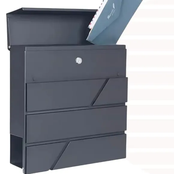 Stor postkasse til breve på porten, hegn, antracit, aviskiosk, loft